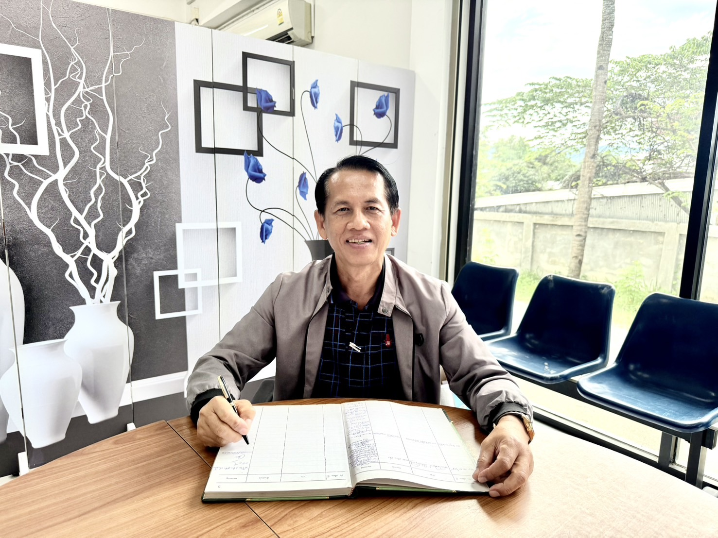 ﻿รองอธิบดีกรมบังคับคดี รองอธิบดีกรมบังคับคดี ลงพื้นที่ตรวจเยี่ยมสำนักงานบังคับคดีจังหวัดเชียงใหม่ สาขาฮอด